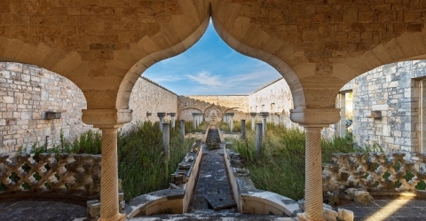 Minareti, esoterismo, scritte arabe: � la grandiosa e mai terminata Universit� Islamica